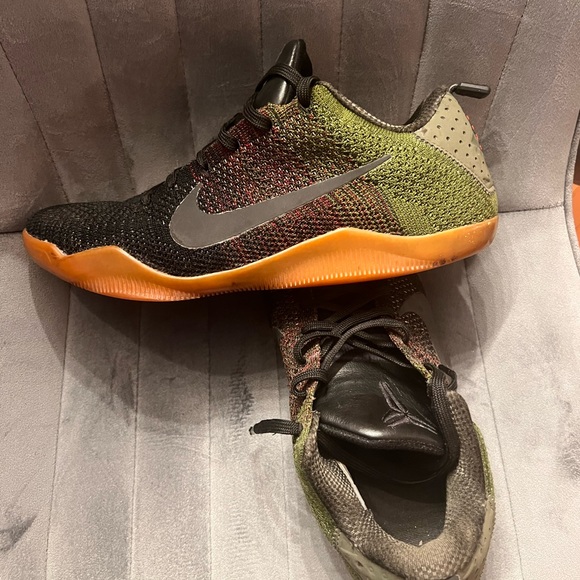 Kobe black horses size 11